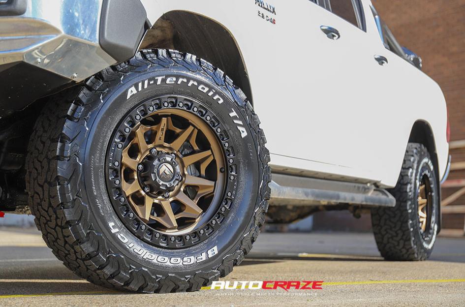 TOYOTA HILUX N80 4WD COVERT BRONZE BLACK LIP